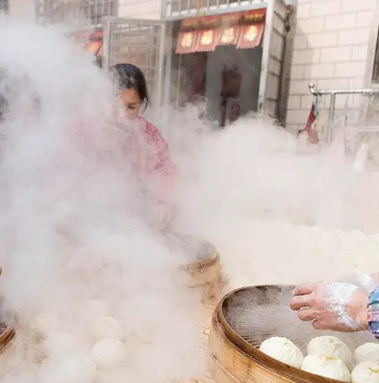 大排檔老鐵用包子機做半熟生坯包子，靠不靠譜？