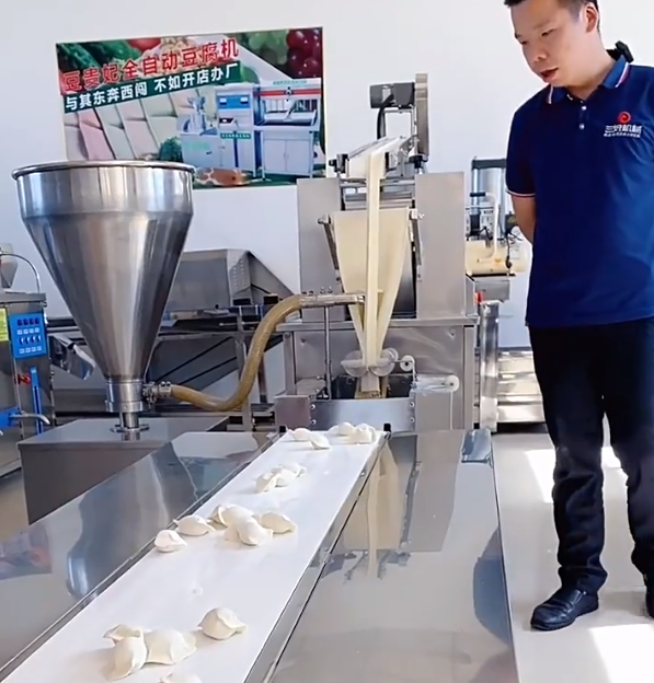 房地產大亨使用餃子機開餃子館？